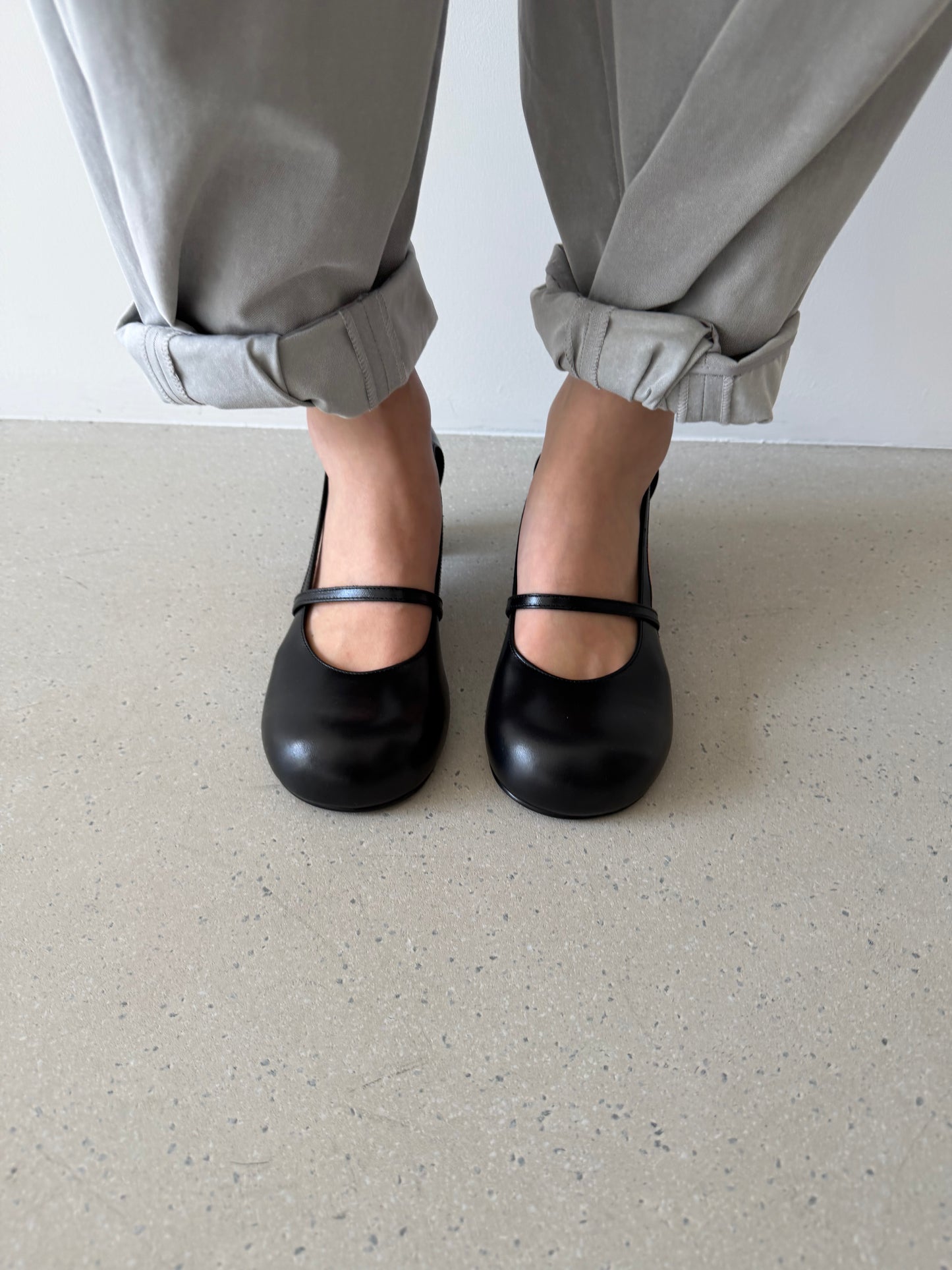 TWIGGY ROUND TOE PUMPS - BLACK