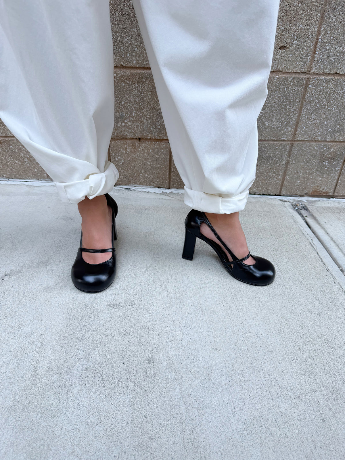 TWIGGY ROUND TOE PUMPS - BLACK