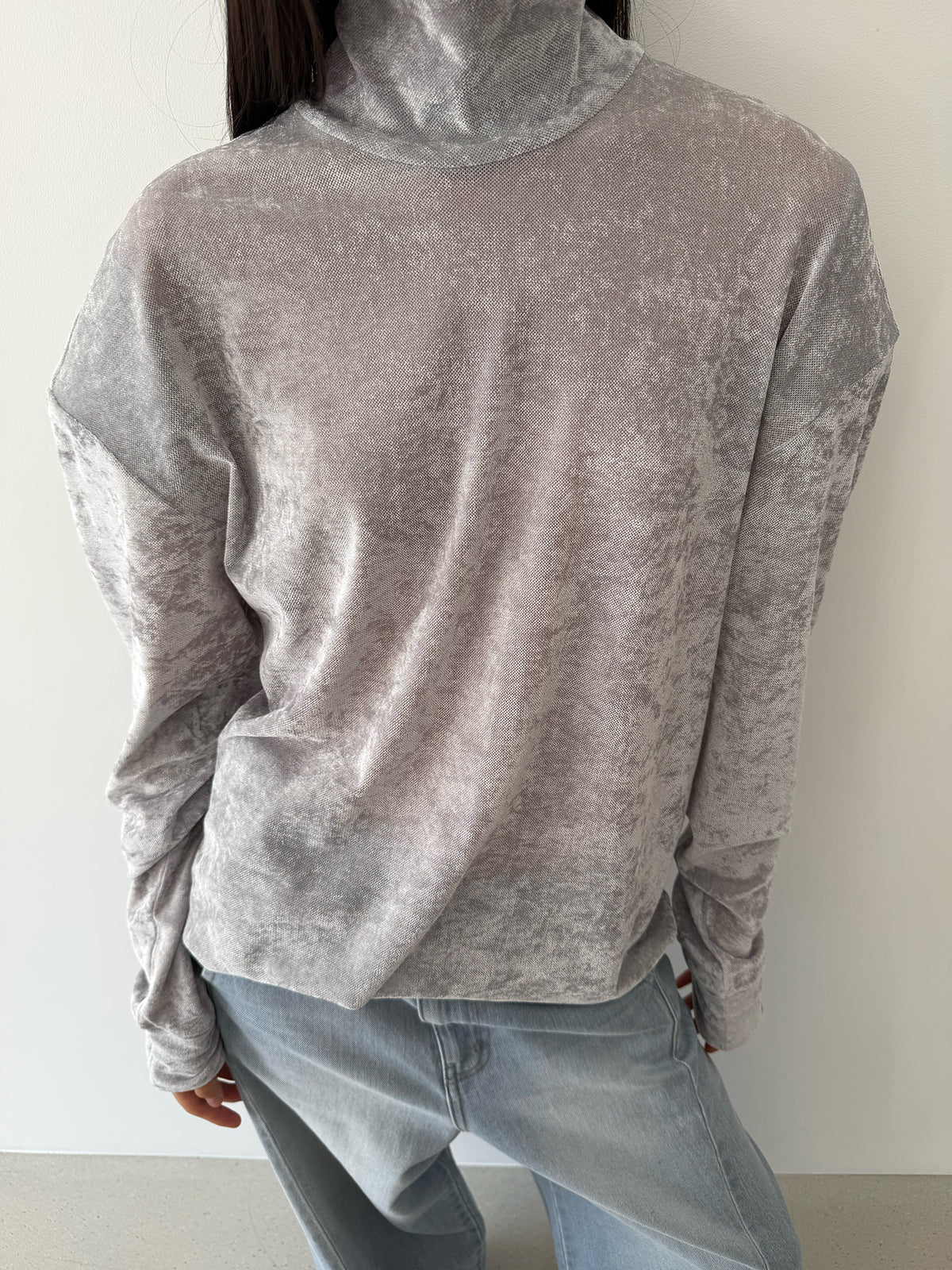 AURORA TURTLENECK TOP - SILVER GRAY