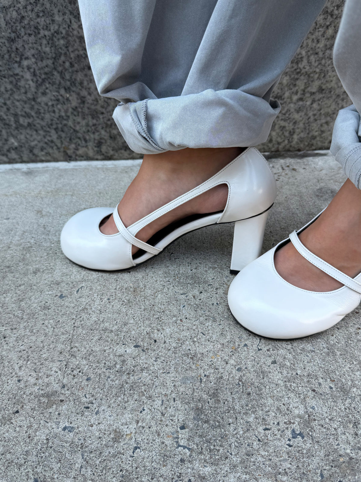 TWIGGY ROUND TOE PUMPS - IVORY
