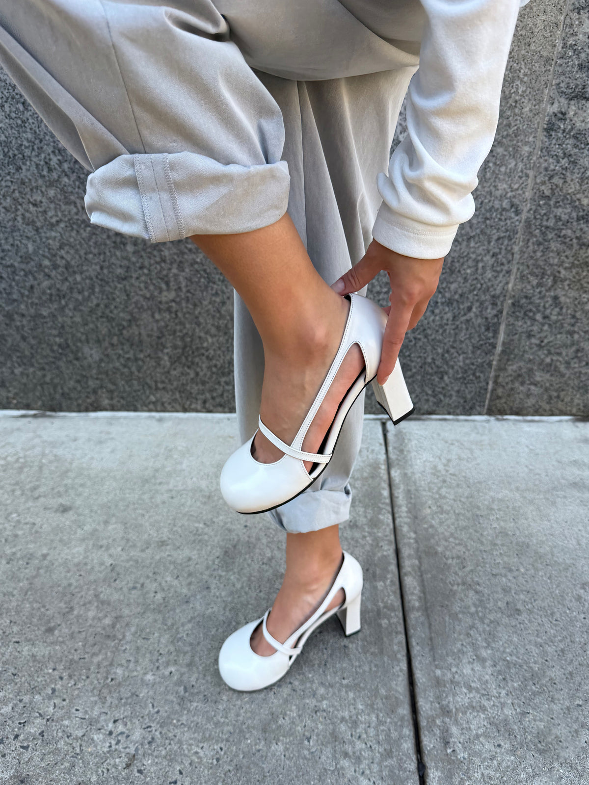 TWIGGY ROUND TOE PUMPS - IVORY