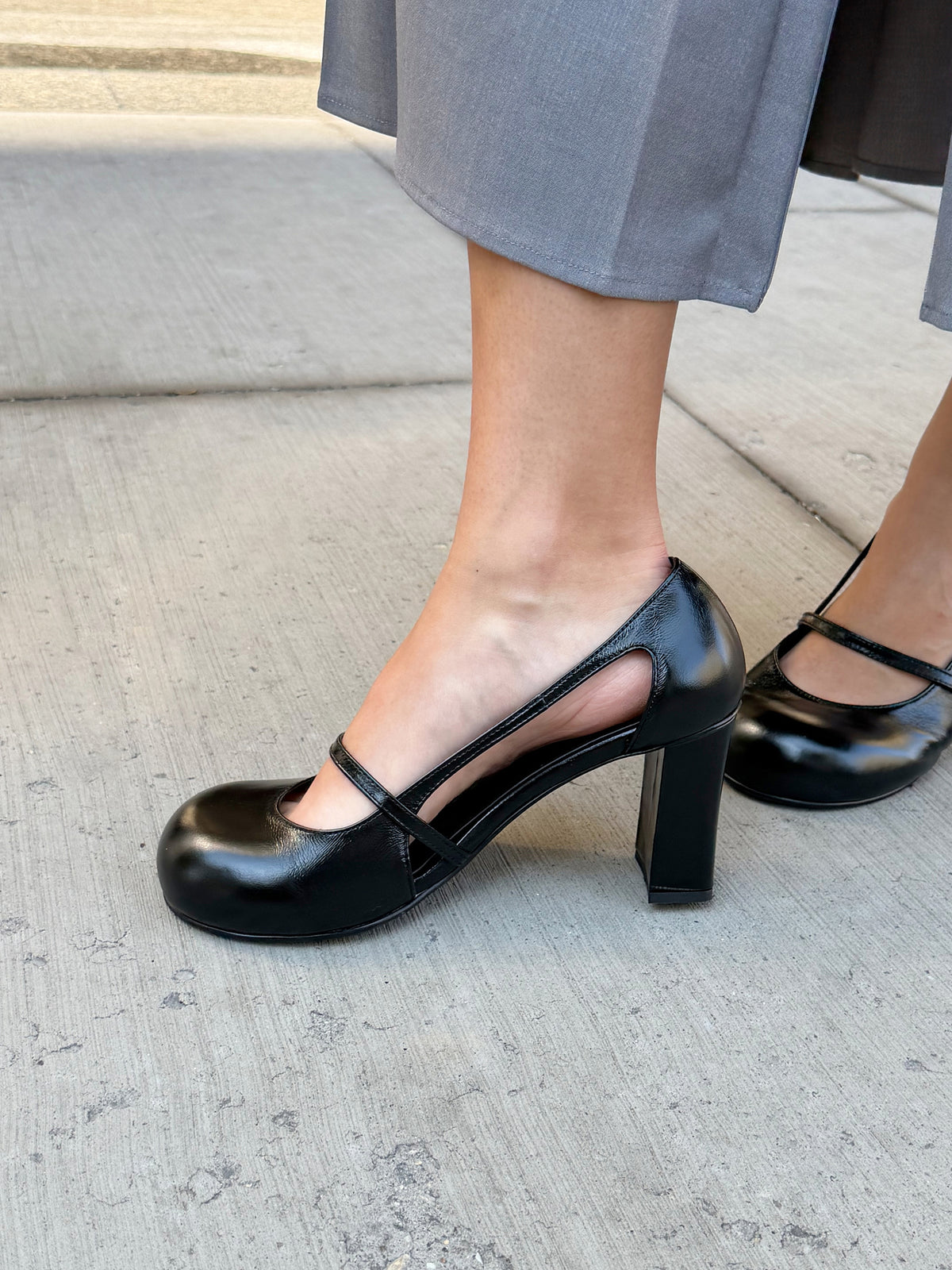 TWIGGY ROUND TOE PUMPS - BLACK