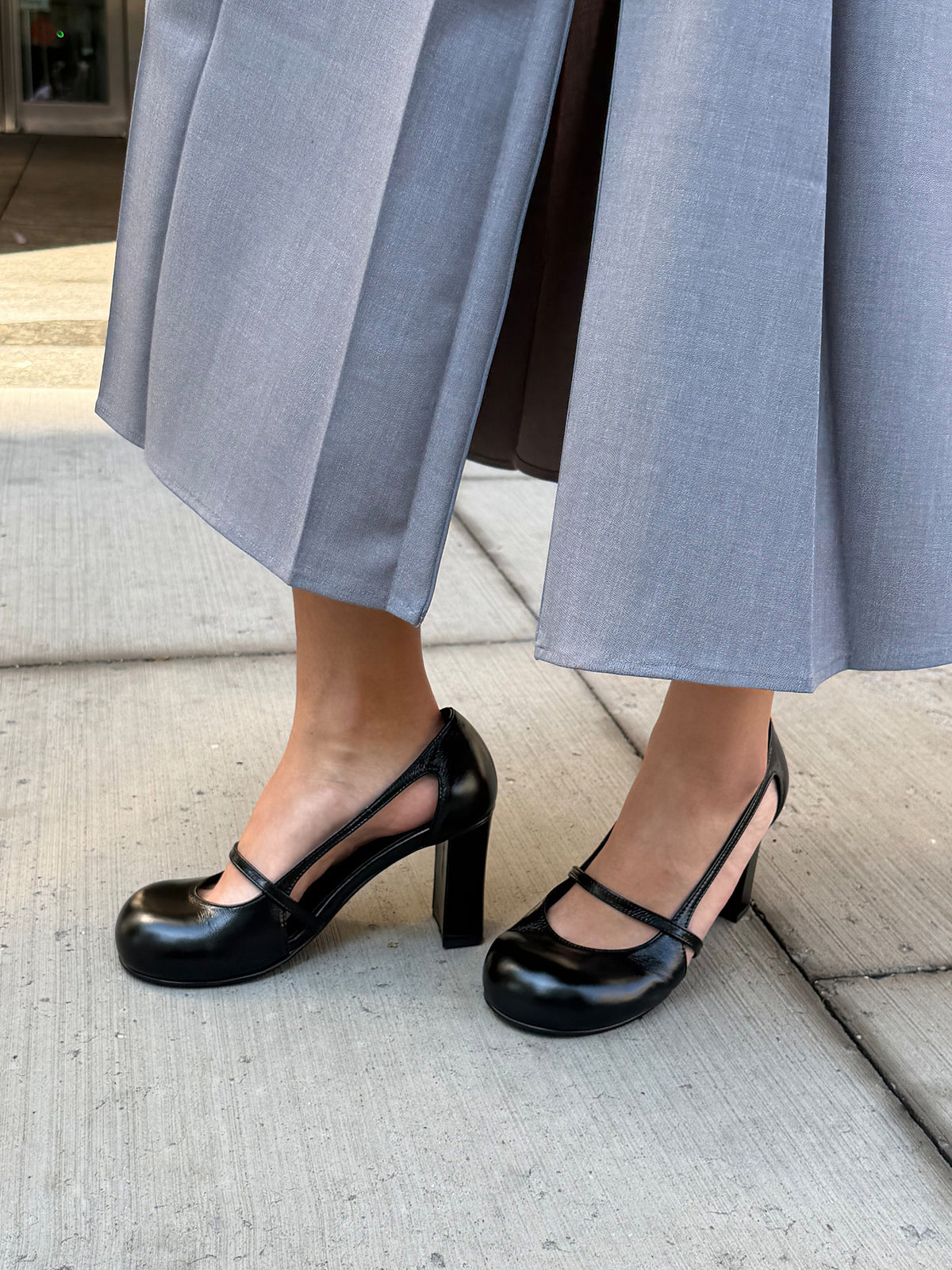 TWIGGY ROUND TOE PUMPS - BLACK