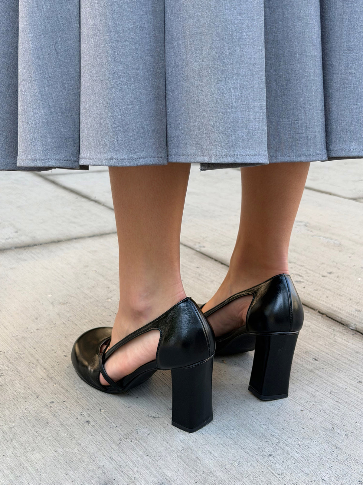 TWIGGY ROUND TOE PUMPS - BLACK