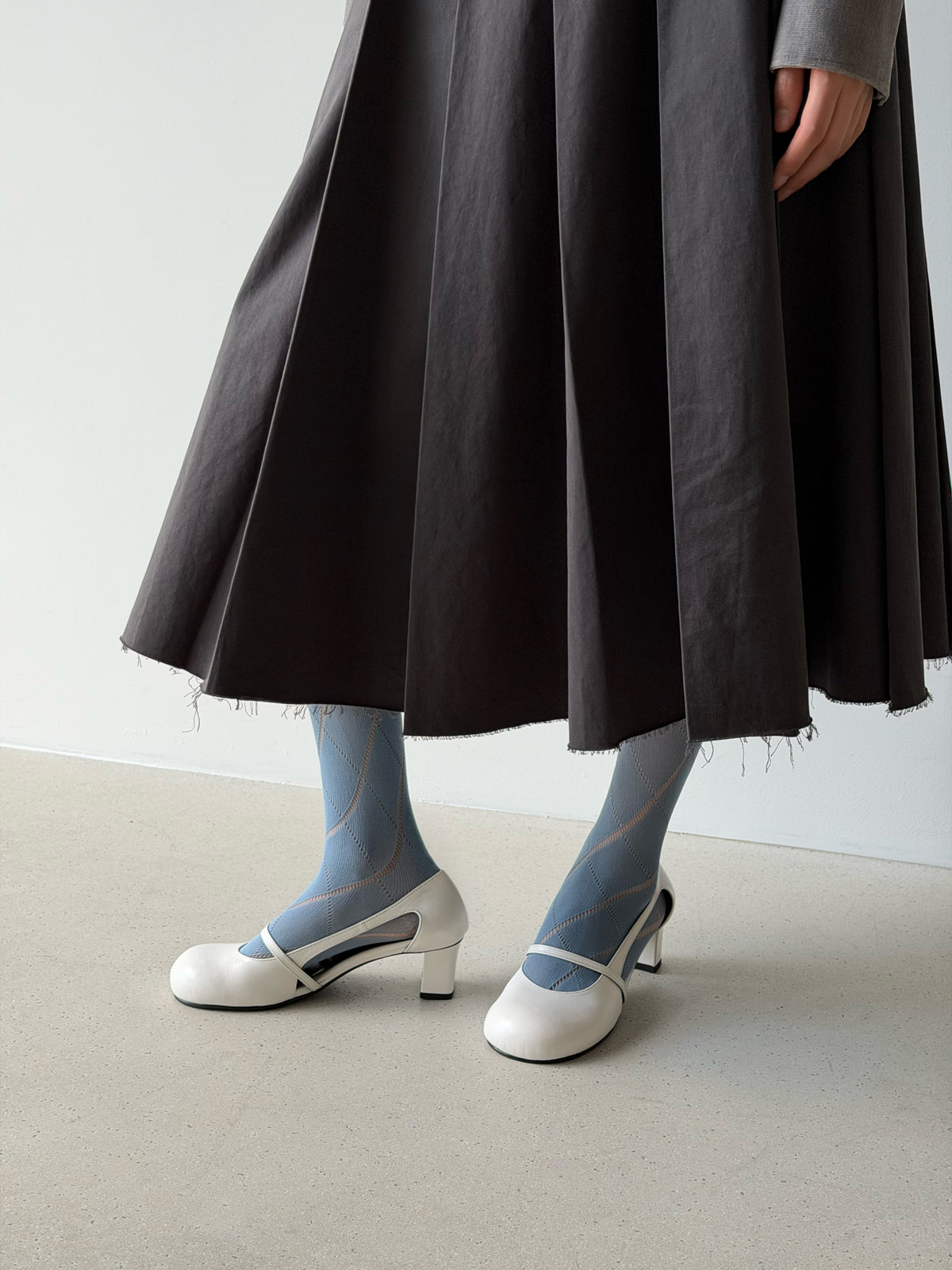 TWIGGY ROUND TOE PUMPS - IVORY