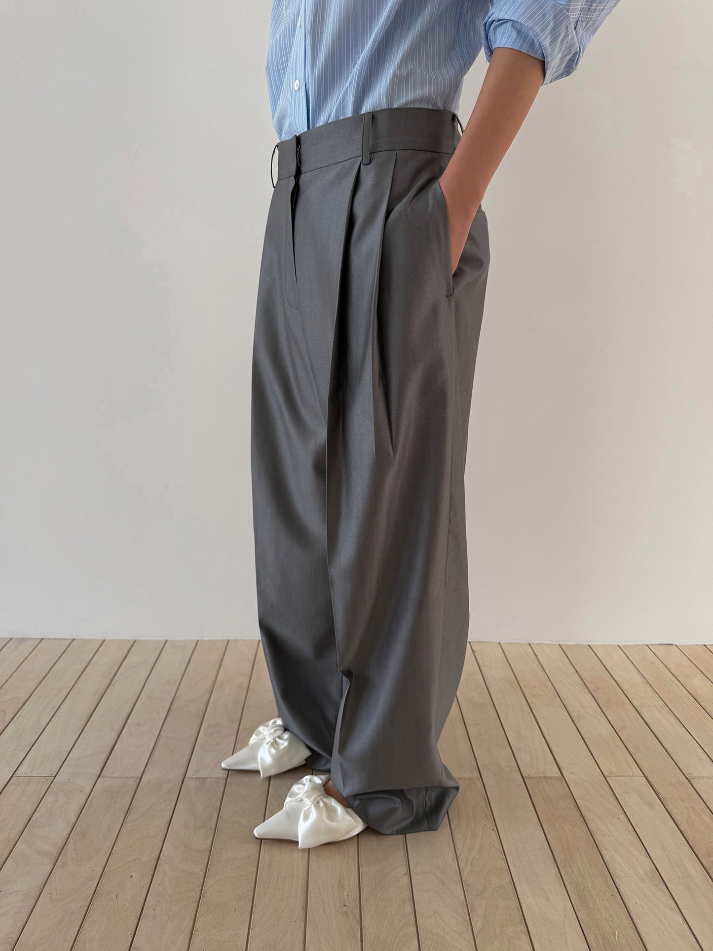 WIDE TAILORED TROUSERS - SILKY GRAY